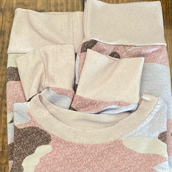 Pink Camo L/S Banded Tunic, brand unknown, shows some signs of wear - Picture 2 of 5
